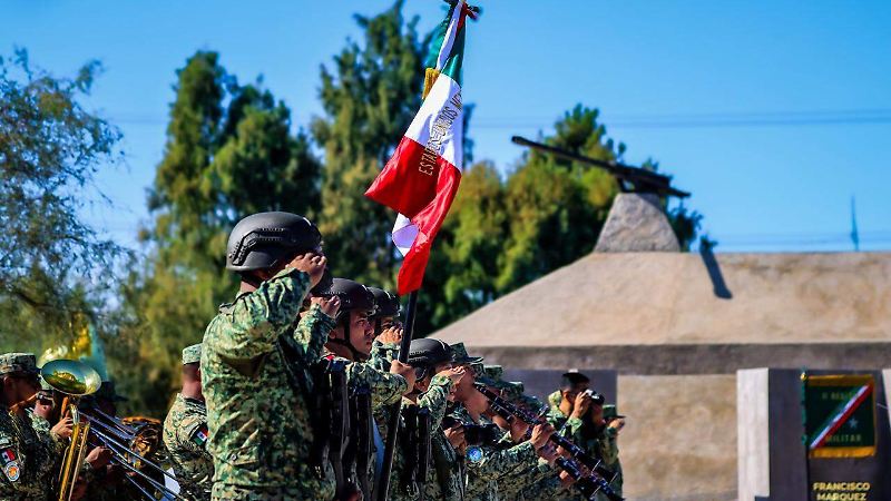 Ascienden de rango a diez militares